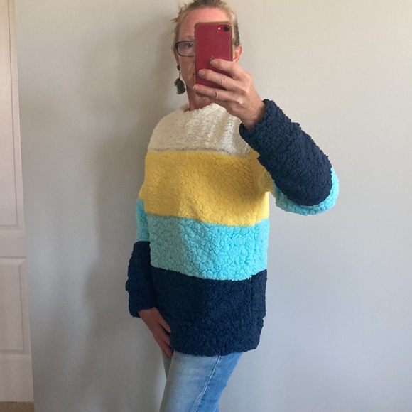 Color Block Long Sleeve Fuzzy Top - Picture 7 of 9
